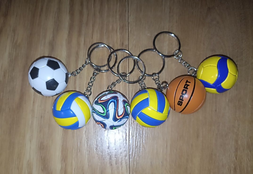 Брелки футбольный,баскетбольный и волейбольный мячи