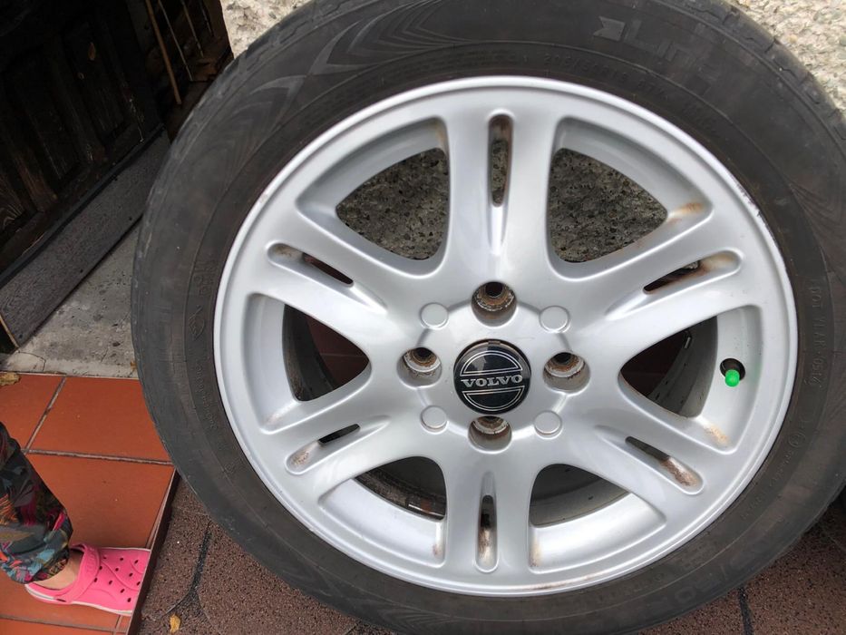 Alumfelgi z oponami oryginalne Volvo na 4 śruby