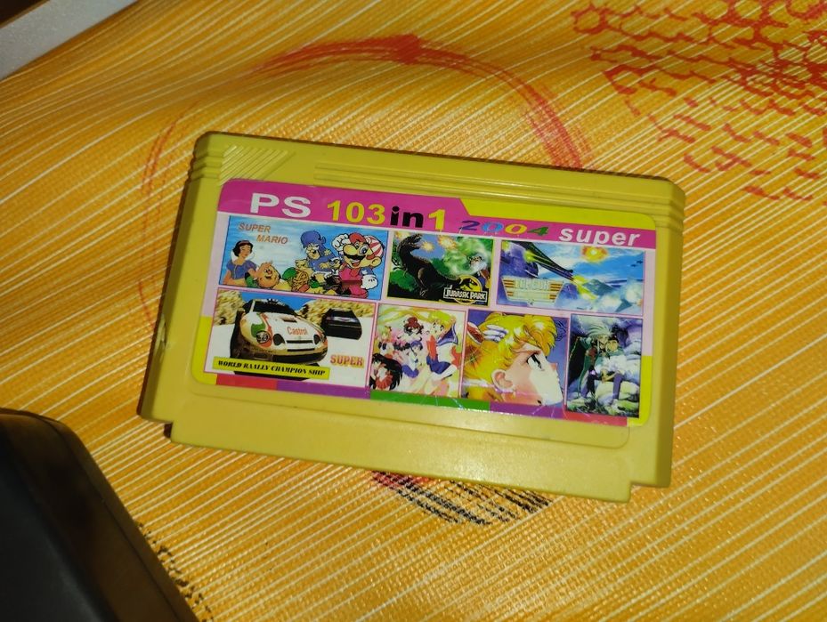 Consola de jogos antiga anos 90
