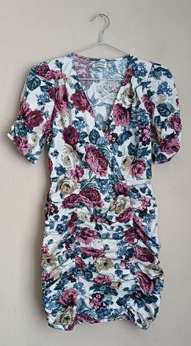 Piękna sukienka na lato 36 Stradivarius