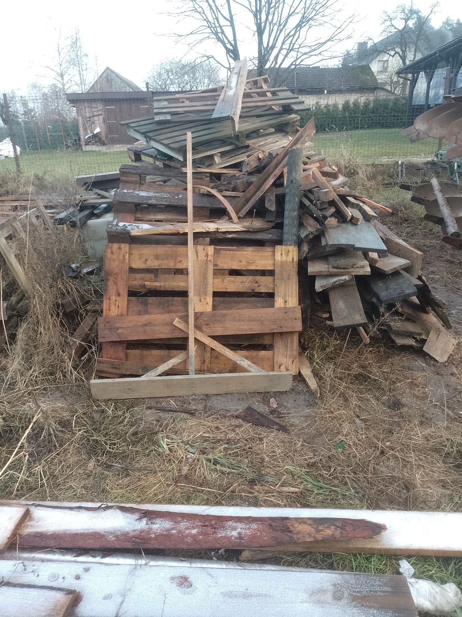 Sprzedam drzewo opałowe po budowie