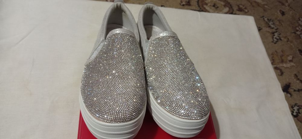 Сліпоны SKECHERS. Нові. Натуральна шкіра.