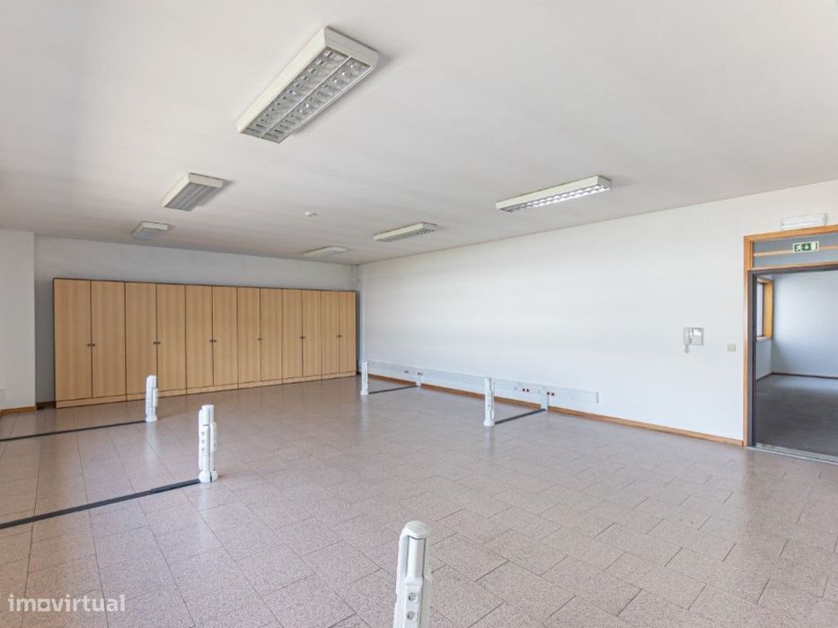 Escritório para arrendar no Castelo da Maia, Maia.