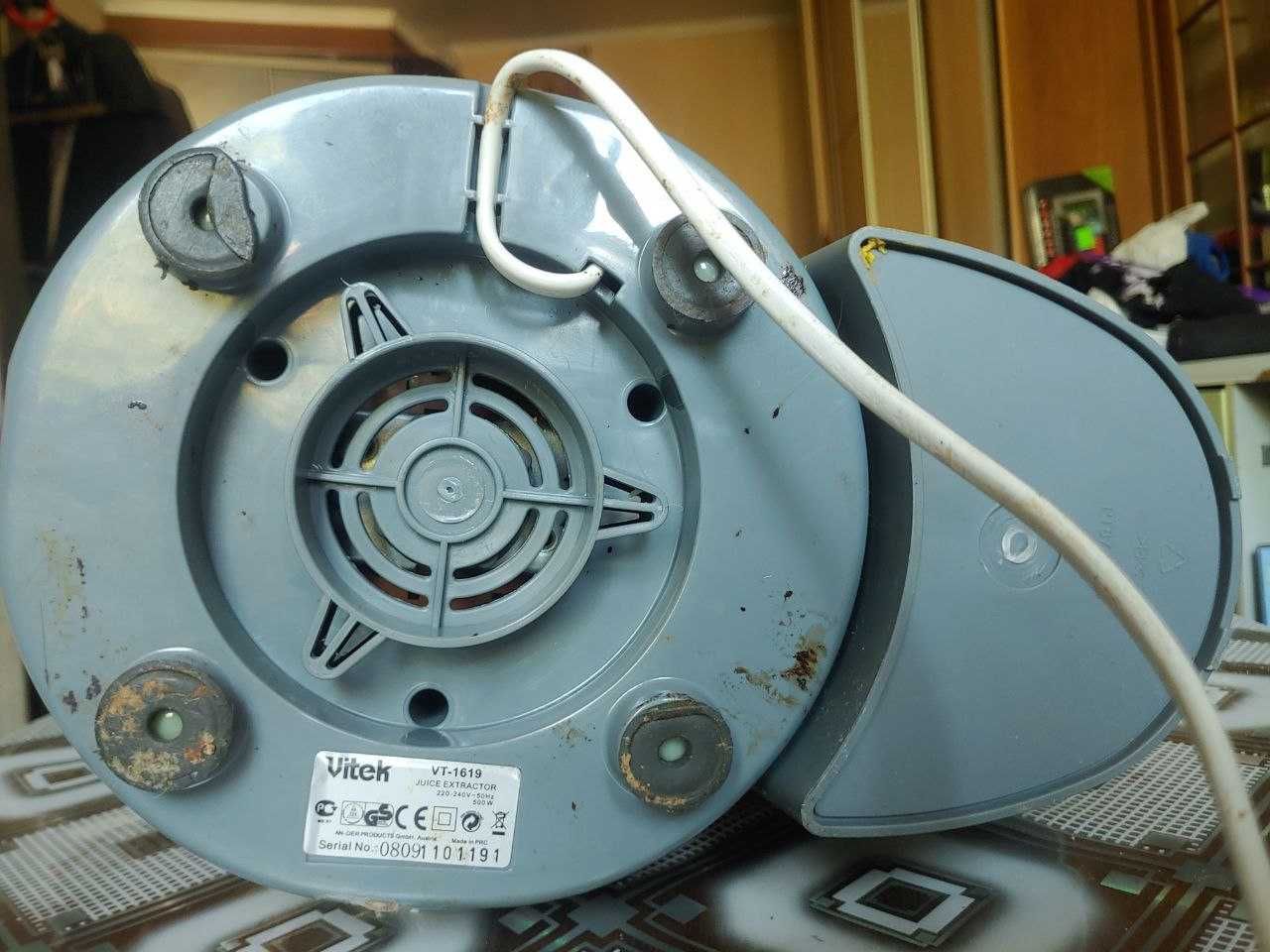 Соковижималка (соковитискач ) б\в VITEK VT-1619 GY 500Вт.