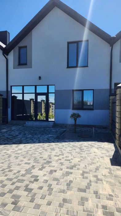 Пропонується до продажу сучасний таунхаус