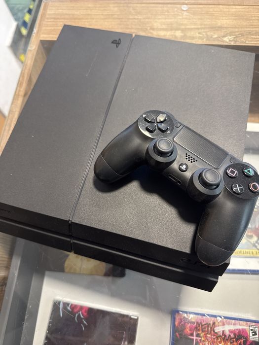 Ps4 + pad oryginalny+ 2 gry