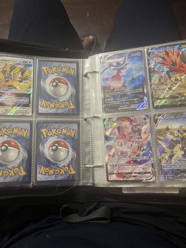Binder de cartas pokemon