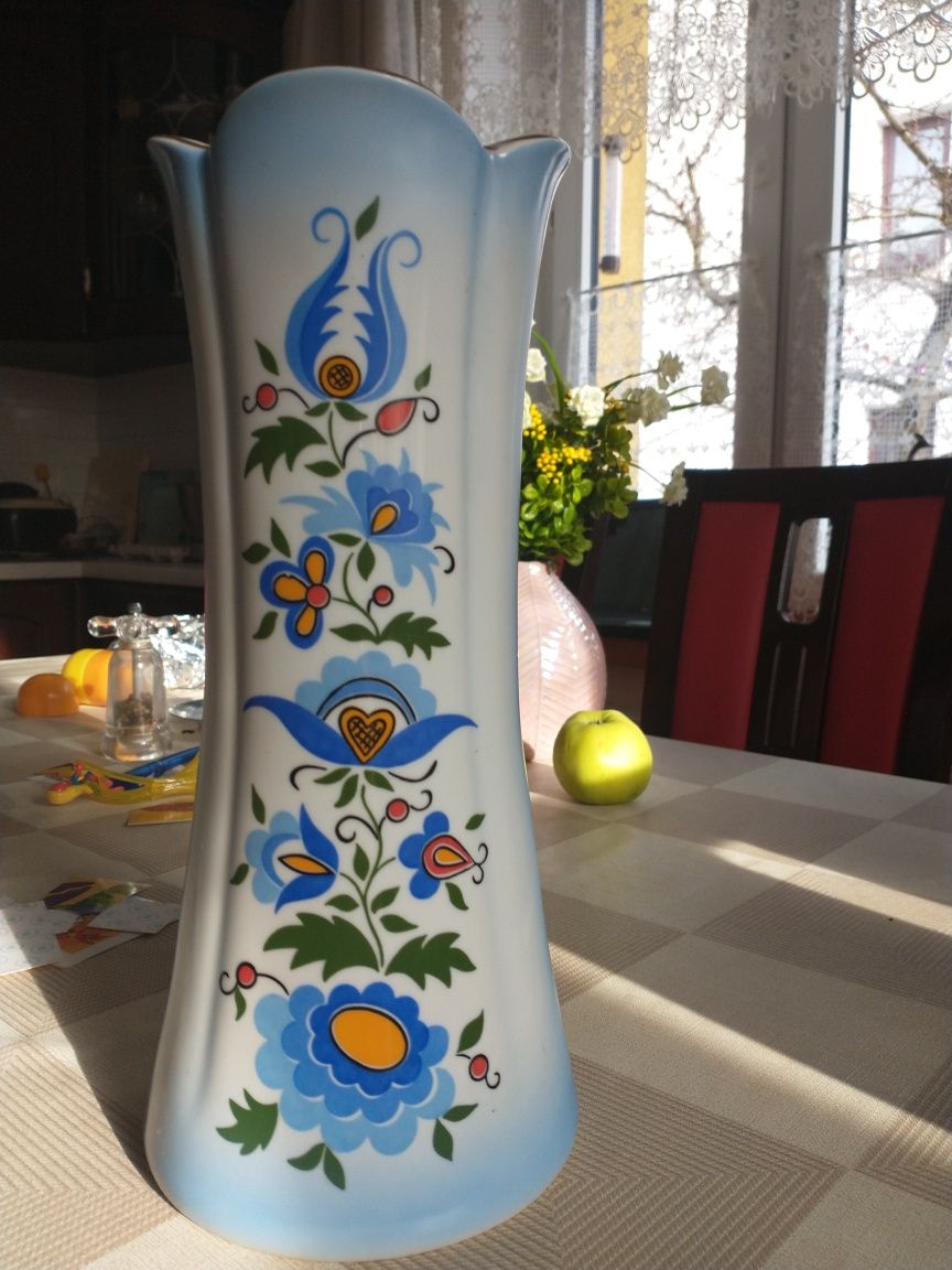 Waza lublana kwiaty