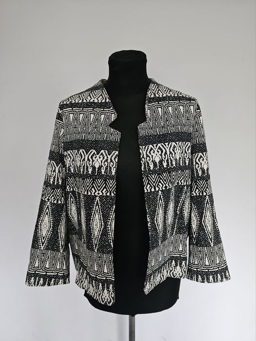 Czarno biała marynarka żakiet narzutka we wzory lekka