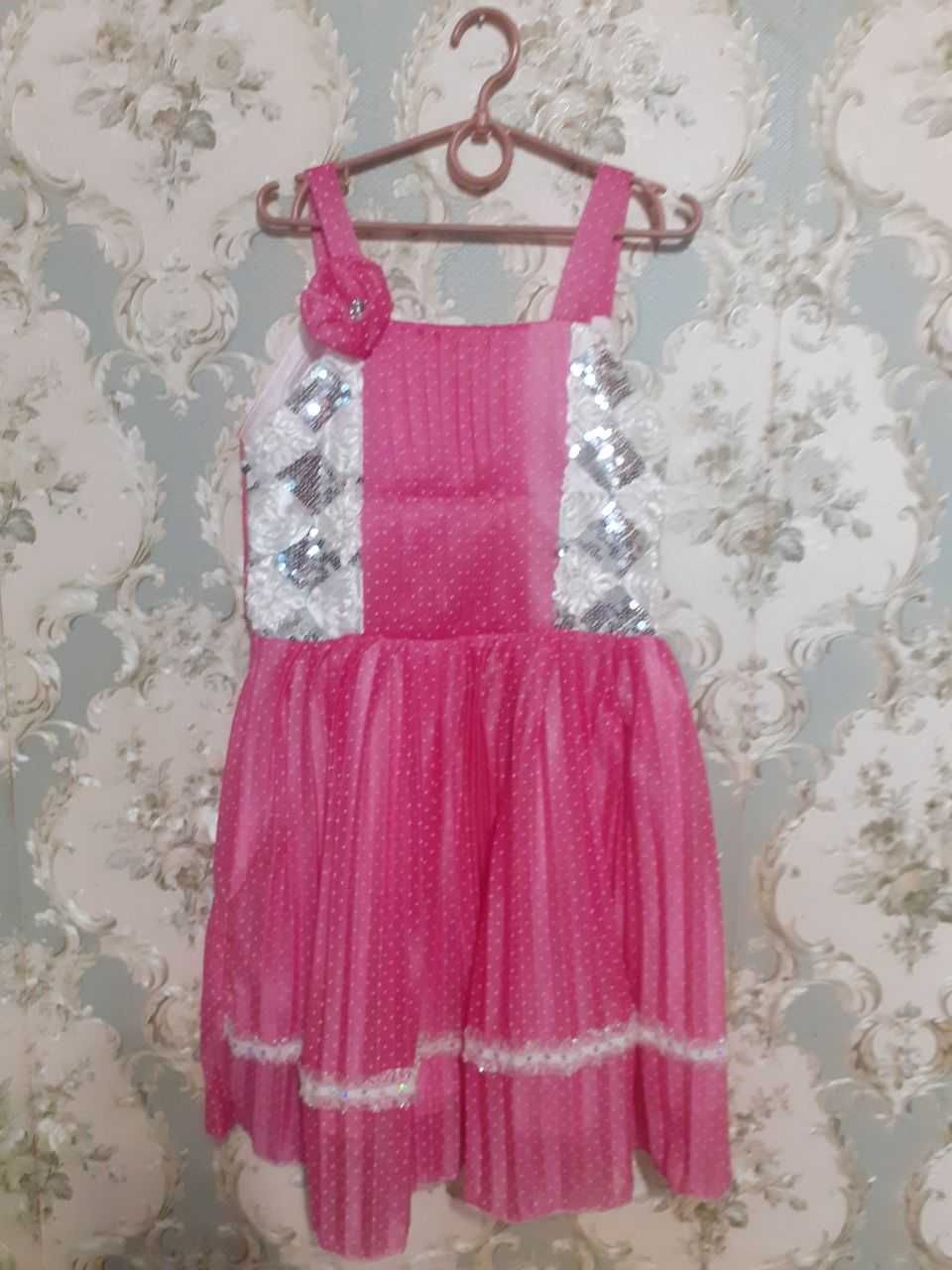 Святкове рожеве плаття платье сукня