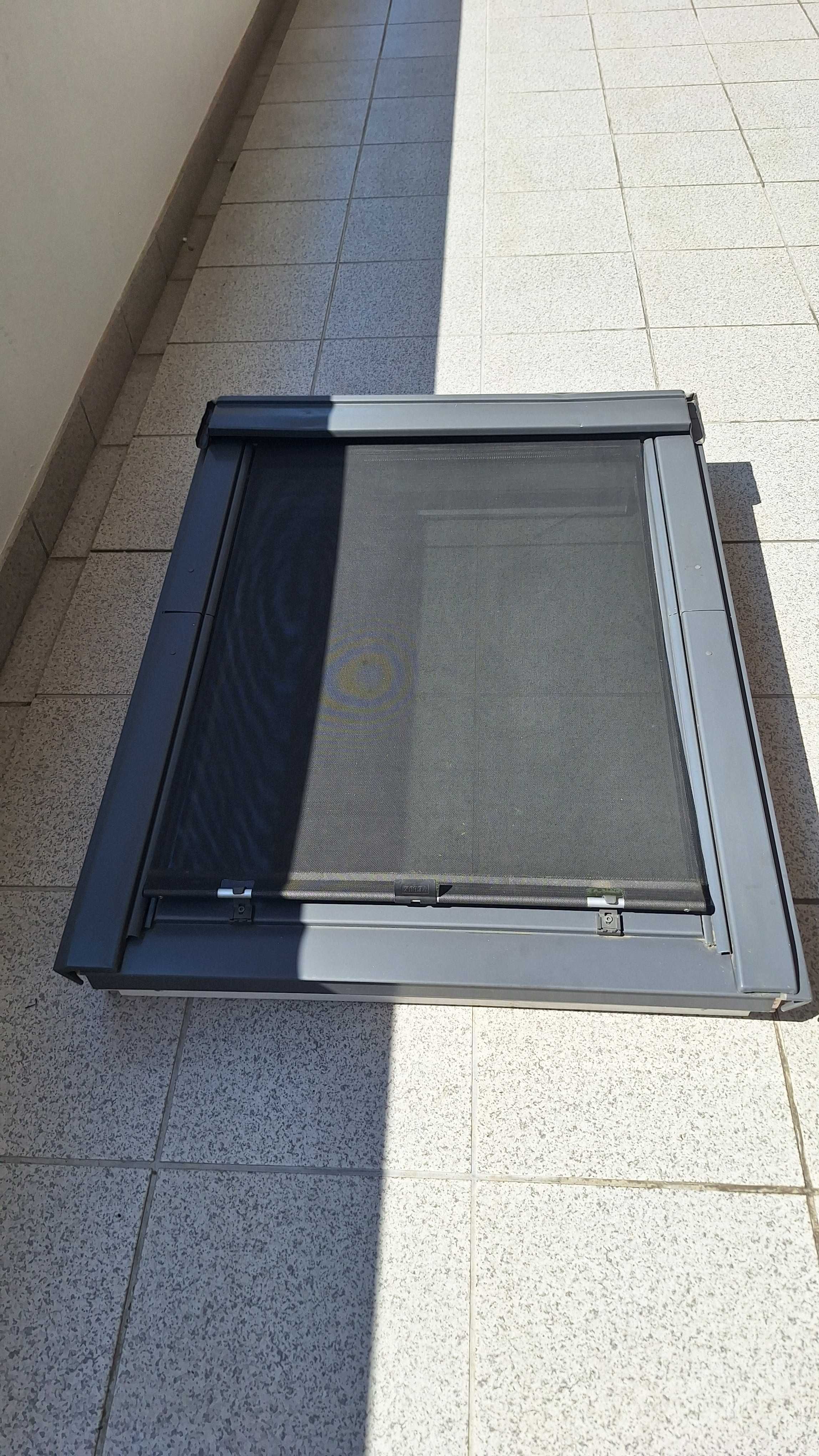 Claraboia / Janela Velux GGL MK04 usada