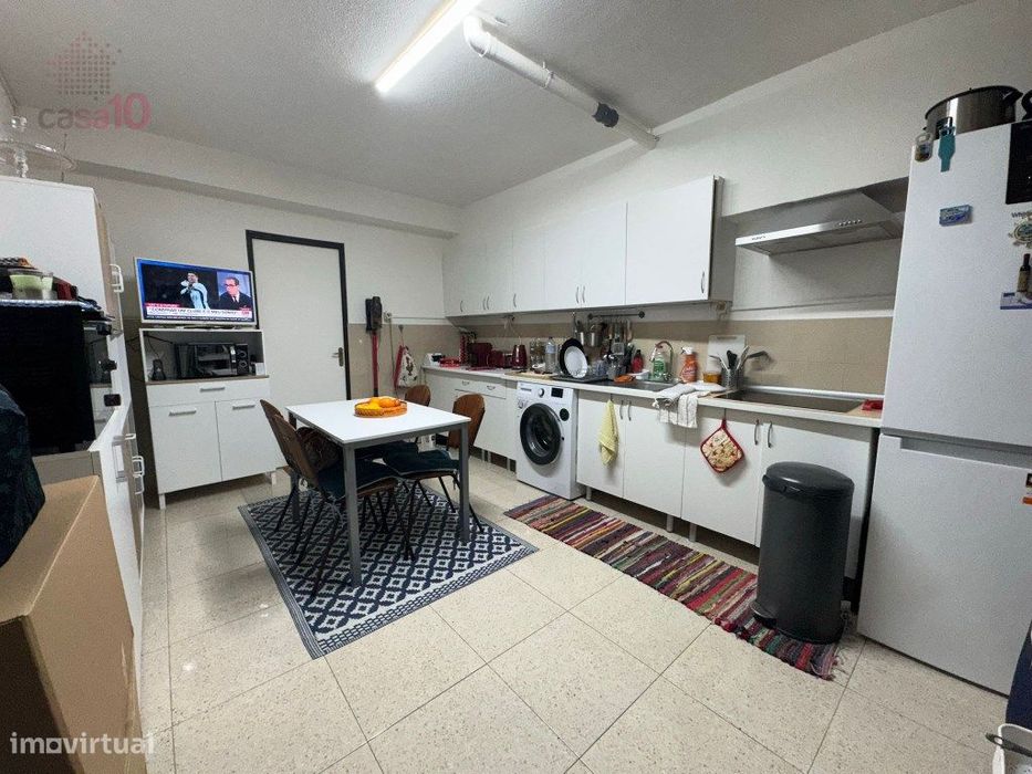 Garagem transformada em apartamento T1 para venda no Montijo