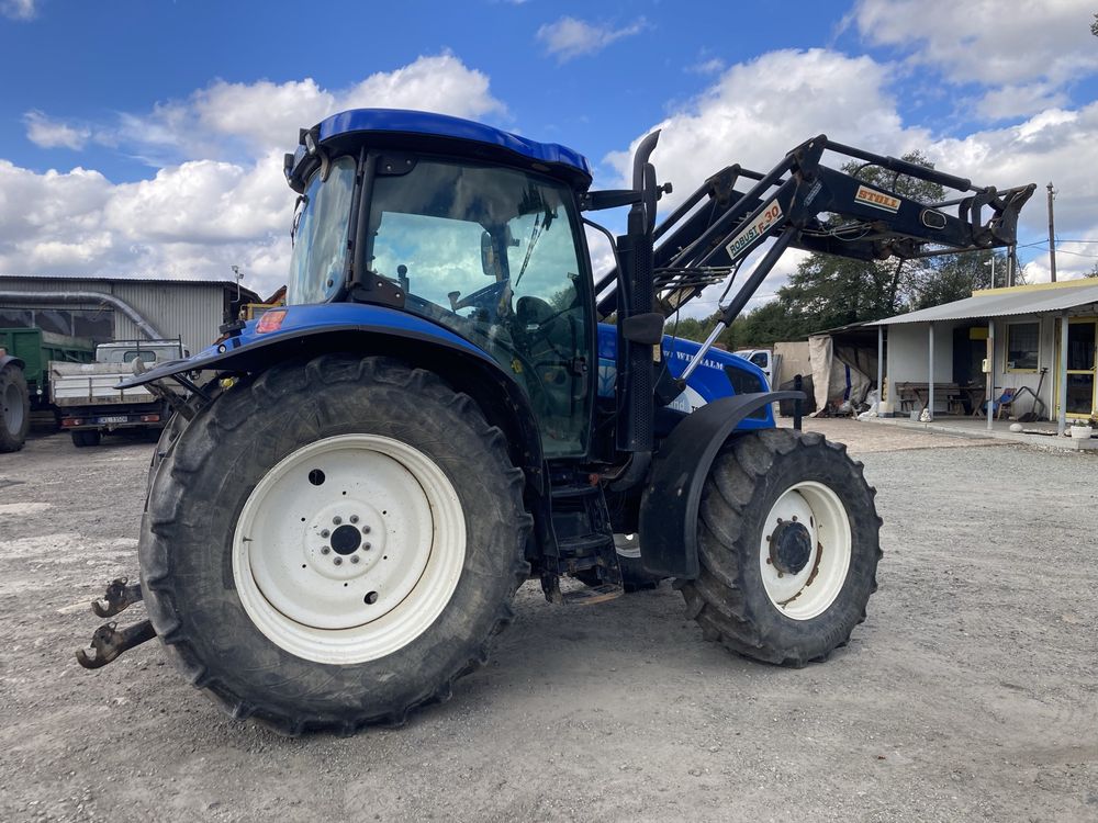 New Holland TS100A z Turem