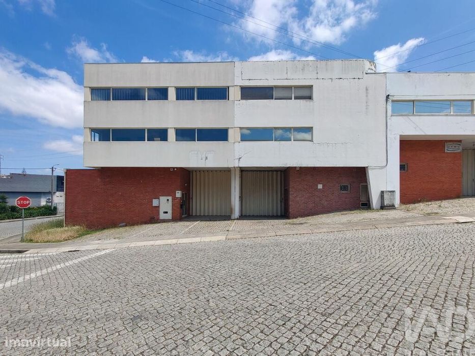 Loja / Estabelecimento Comercial T3 em Milheirós de 260,00 m2