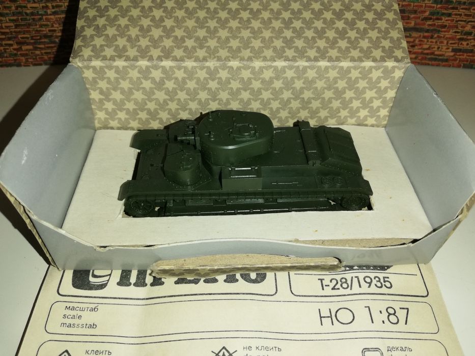 Model czołgu T-28
