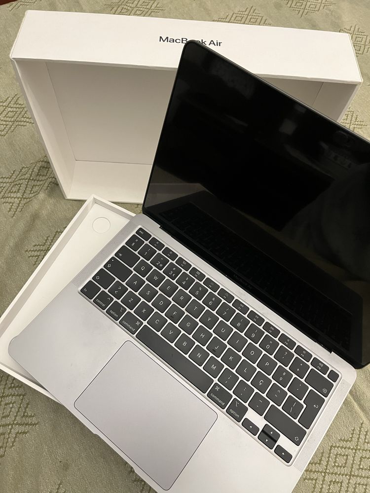 MacBook Air 2020 em caixa e com cabos originais