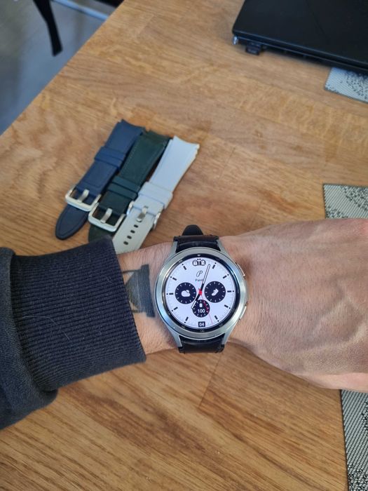 Samsung galaxy watch classic 4 LTE + 3 skórzane paski samsunga