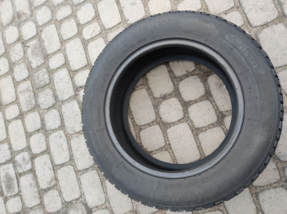 225.60.17 jedna opona Taurus SUV Winter Dot 2022