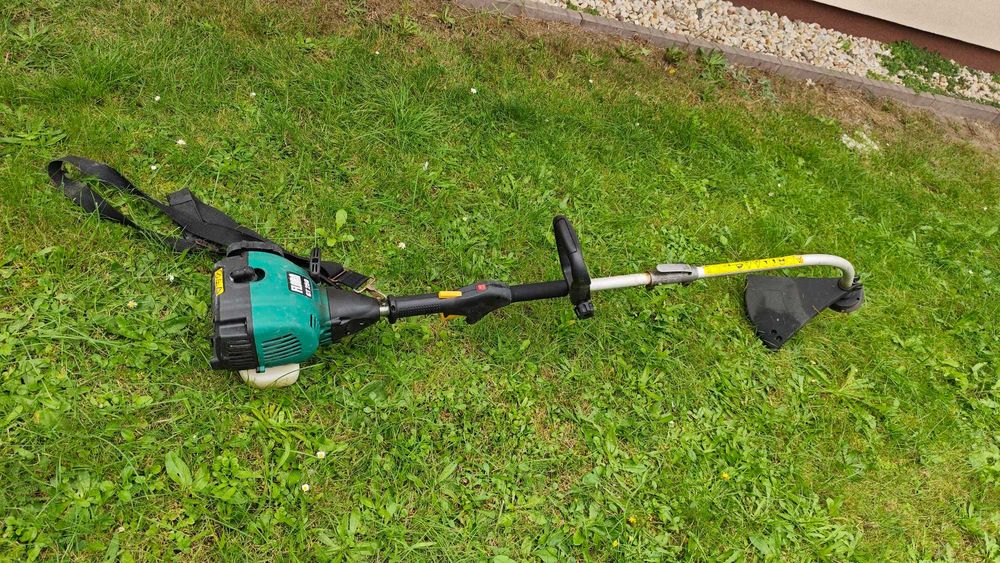 Kosa spalinowa Flora GT 250 – sprawna, gotowa do pracy