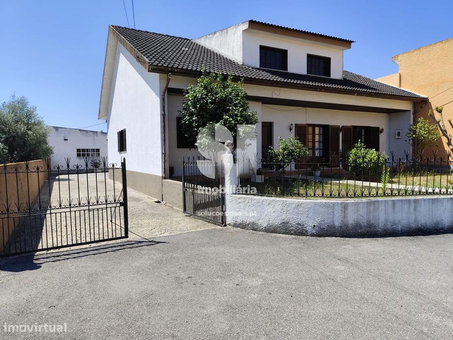 Moradia 3 fracções + Arm e terreno