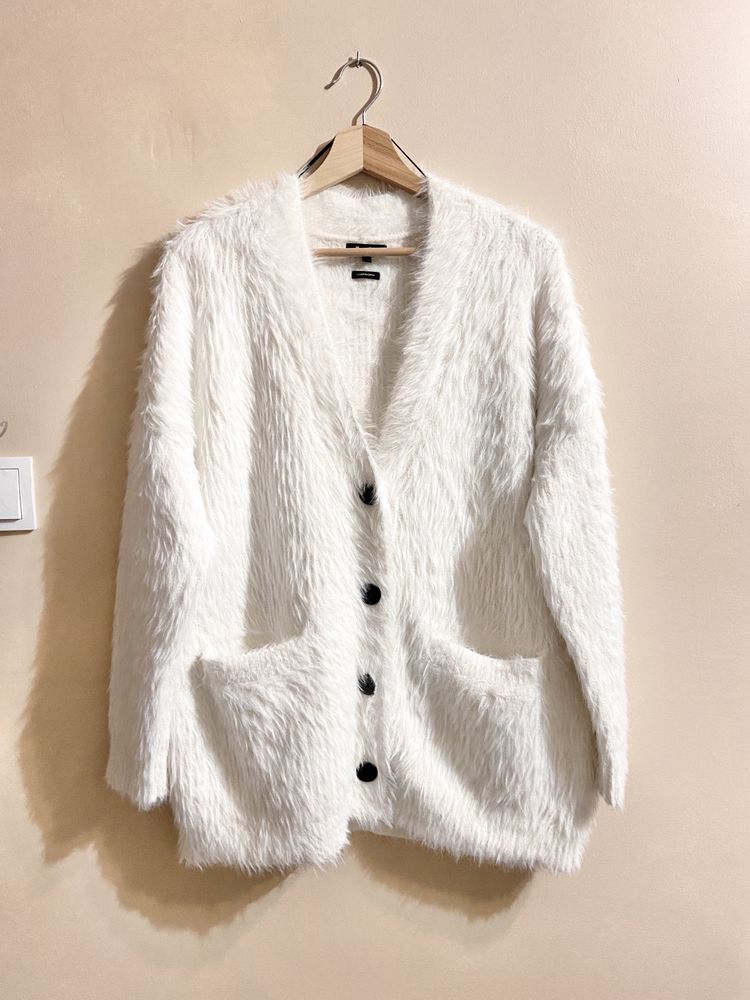 Biały puchaty kardigan oversize Massimo Dutti rozm. M / 38