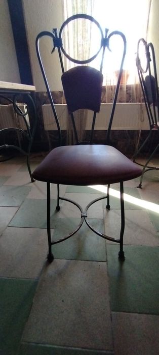 Продається набір кованих меблів стіл та крісла