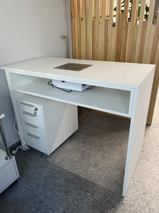 Меблі для манікюру з вмонтованою витяжкою Dustwell