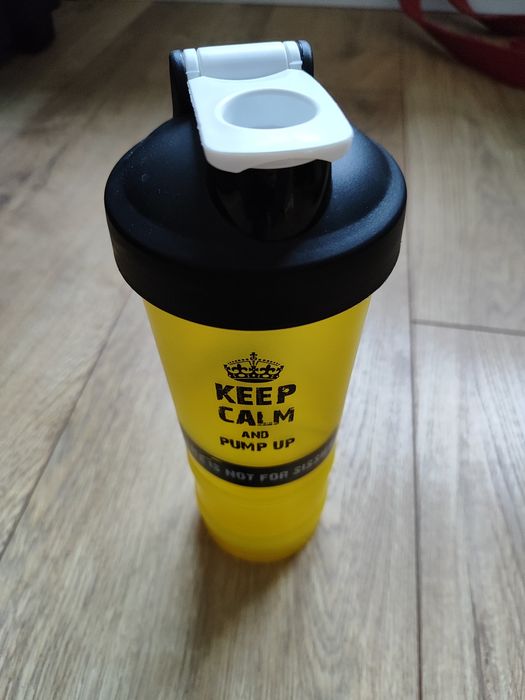 Bidon shaker z komorami na suplementy – KEEP CALM AND PUMP UP