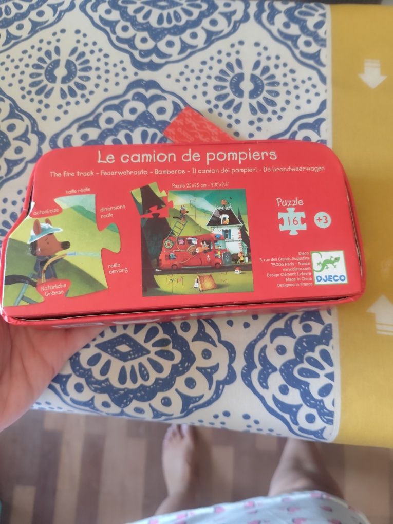 Vários puzzles infantis