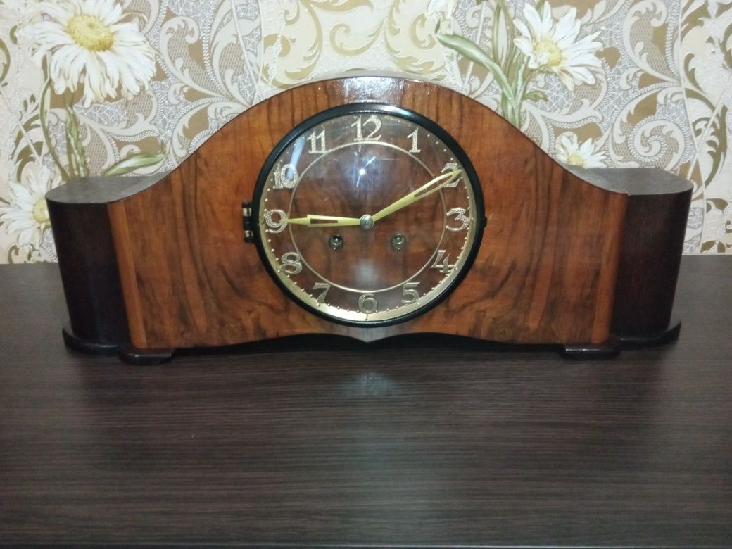 Часы немецкие с горизонтальным маятником  с боем