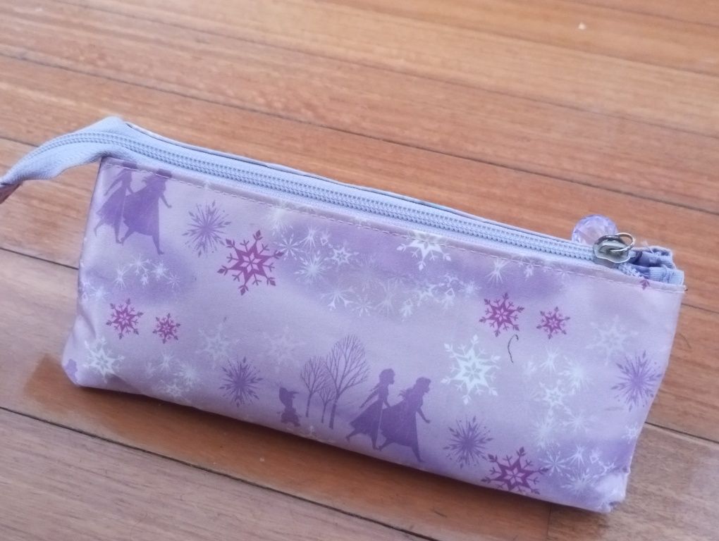 Porta lápis da Frozen com  3 bolsos