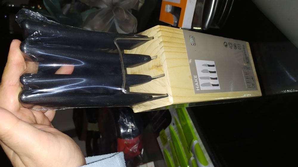 Conjunto novo de facas em base Madeira c/ suporte p/ pendurar