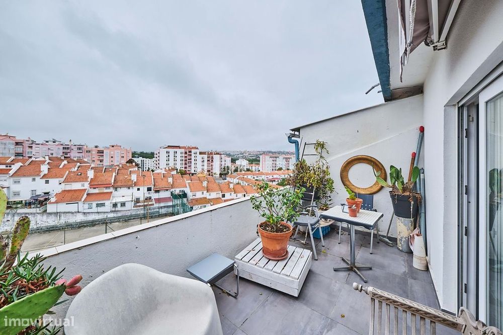 Apartamento com dois quartos e dois terraços em Almada