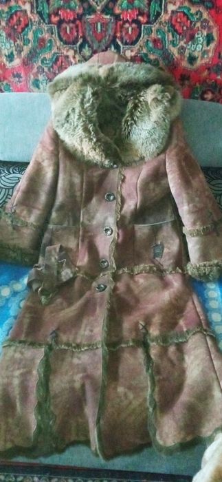 Продается дублёнка,коричневого цвета,длинная.