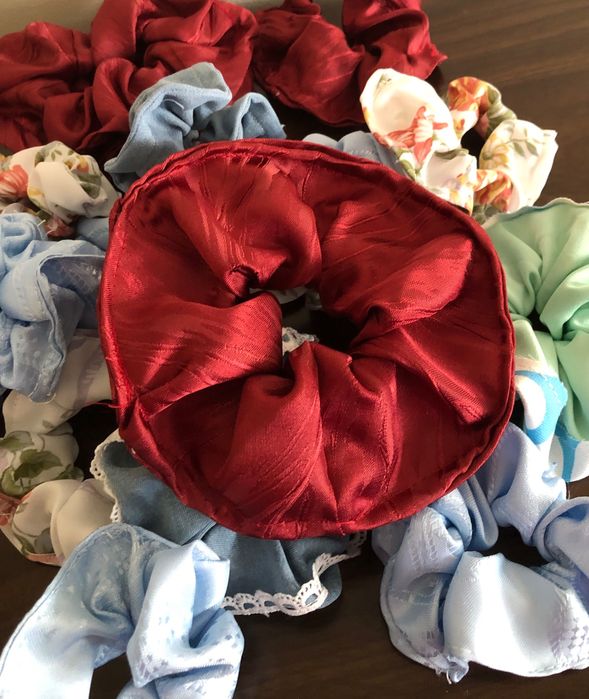 Porta-chaves e Elásticos  para cabelo , tudo feito á mão