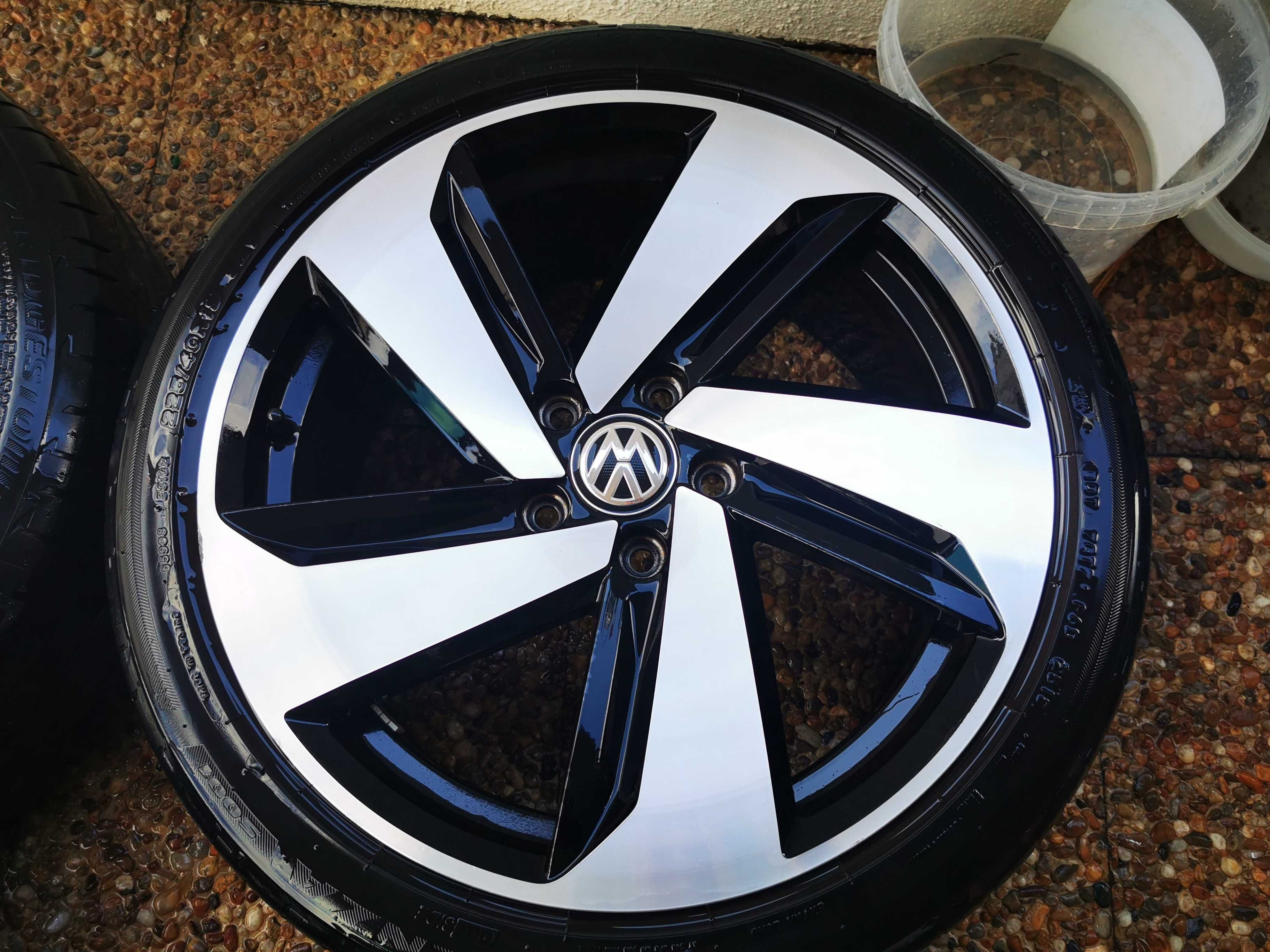 4 jantes 18" vw golf pouco uso 1.500 €