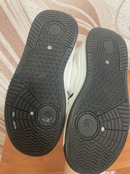 Кросівки білі , кросовки білі