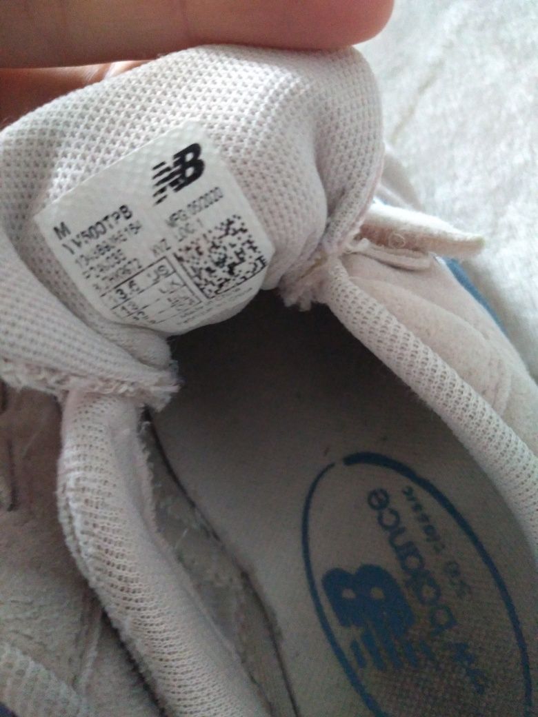 Bardzo lekkie buty new balance na rzepy 32