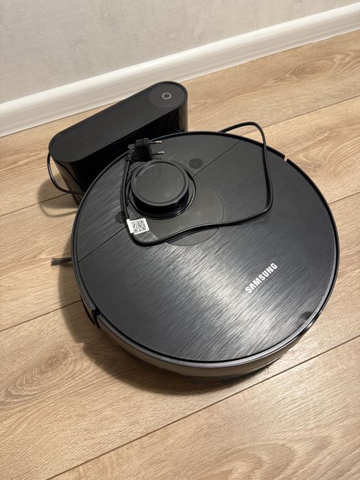 Миючий робот-пилосос