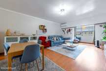 Excelente apartamento T3 com parqueamento no Alto dos Moinhos.