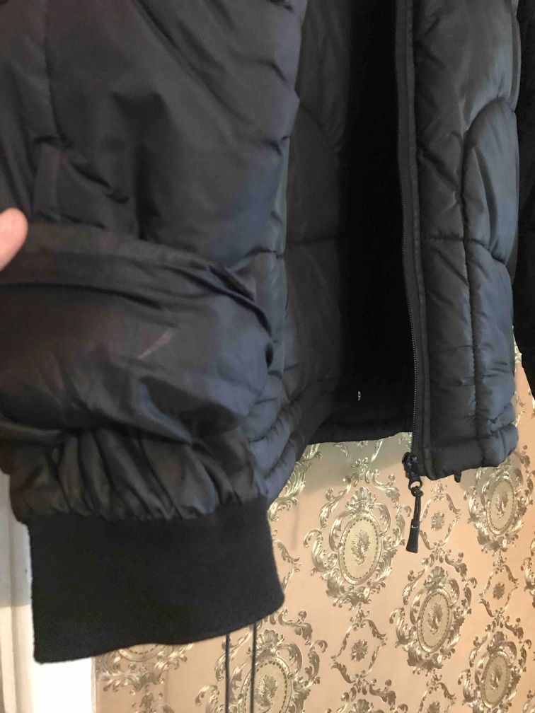 Продам оригинальную зимнюю куртку Nike