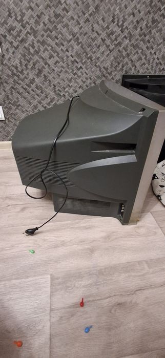 Продам телевизор Saturn рабочий с пультом