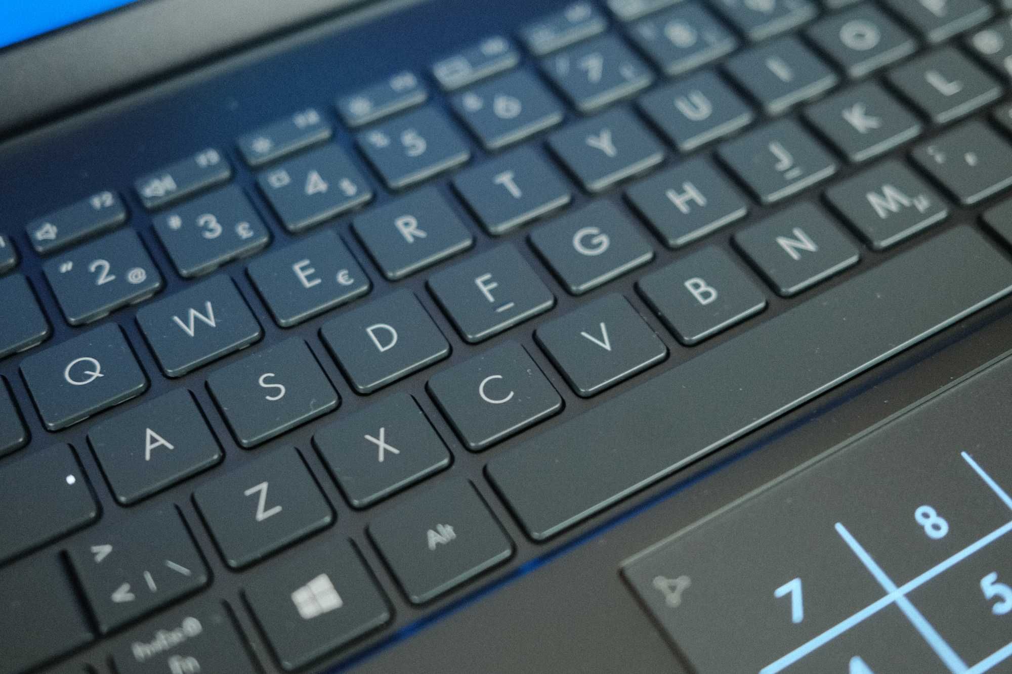 Laptop Asus Zenbook BX425E 14 " Core i7-11th Gen | 32 GB | 1TB | FV23%