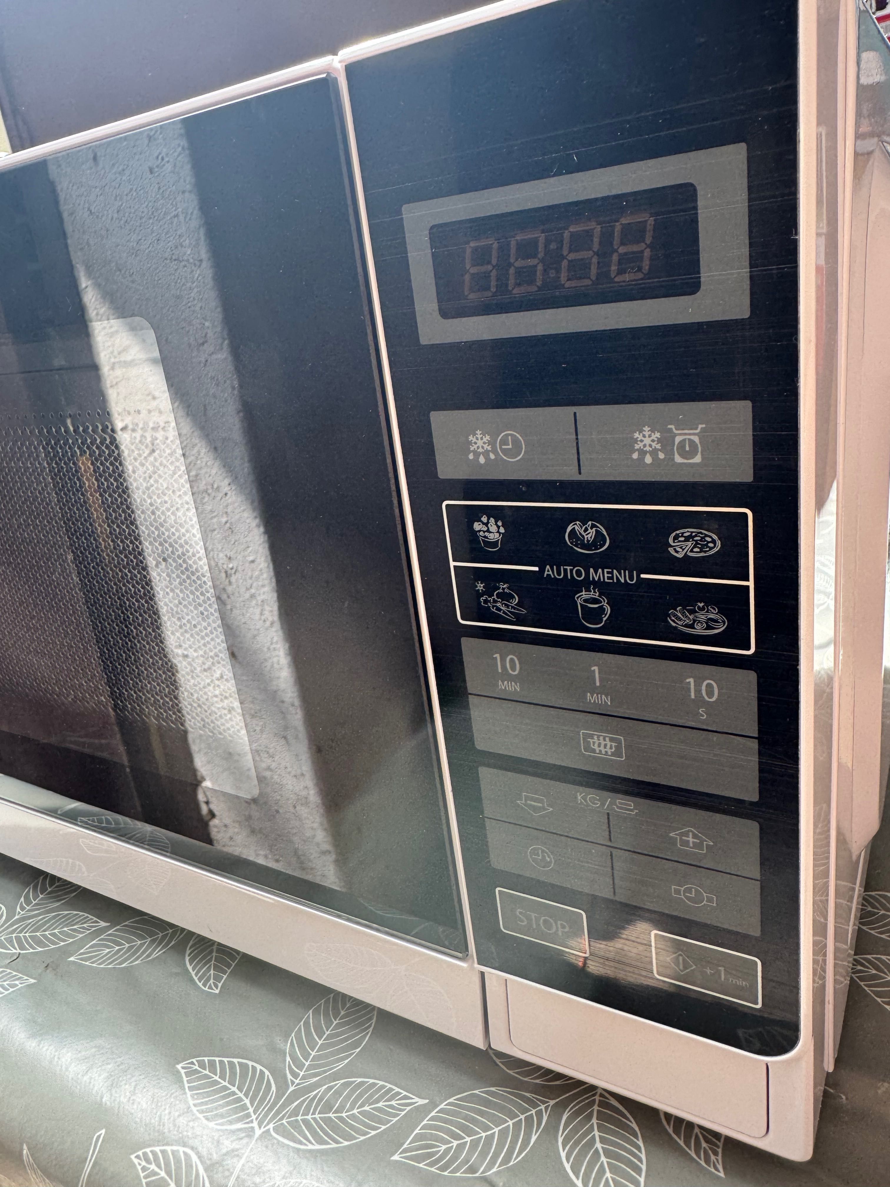 Kuchenka mikrofalowa wolnostojąca Sharp 800 w
