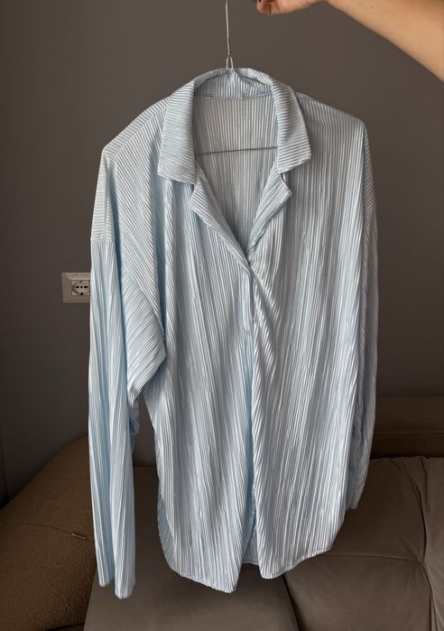 Голубий костюм від Twice