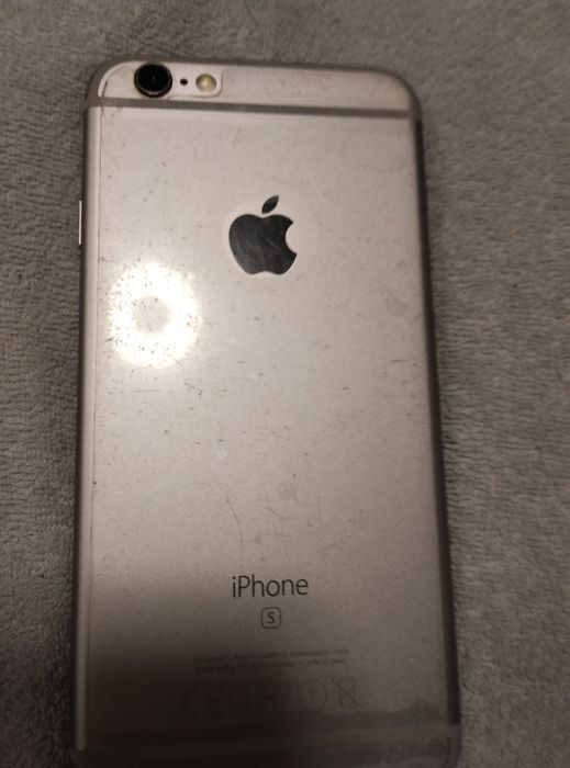 iPhone s zbitą szybką