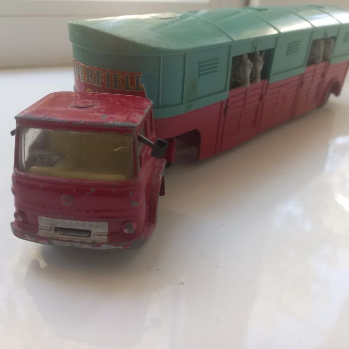 Продам. Corgi Toys