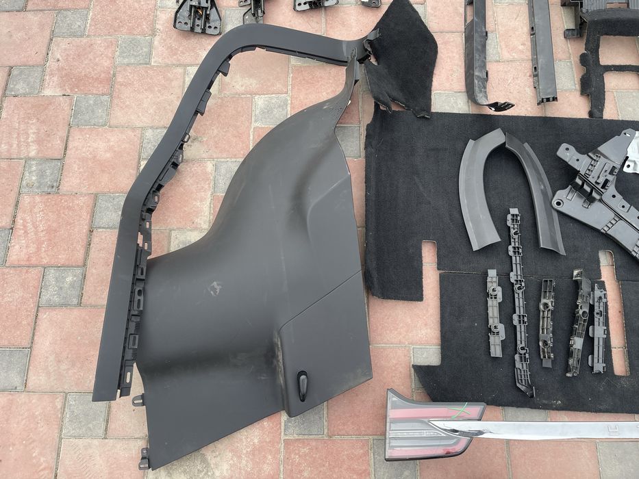 Салон Tesla X 5 місна. Підлога, салон,карти, молдинг в ляду