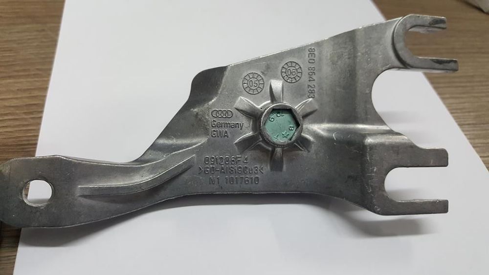 Uchwyt Wspornik Podłokietnika A4 B6 B7 EXEO 8E0864283