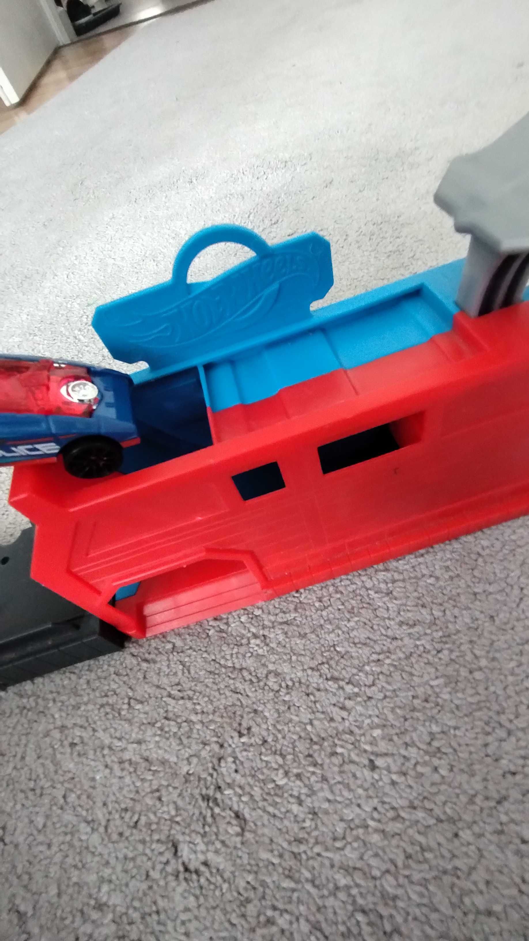 Hot Wheels z napędem Smoka!